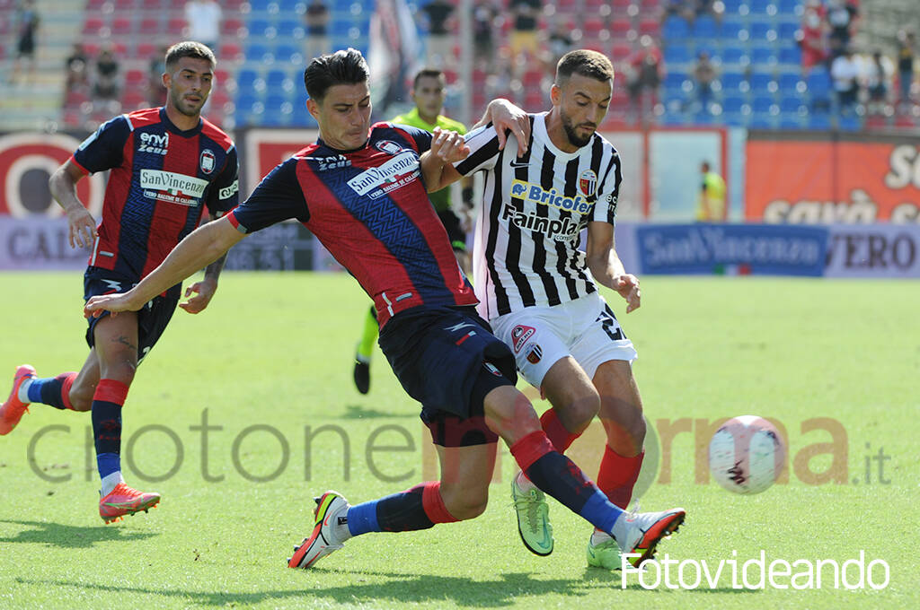 crotone-vs-ascoli-seriebkt